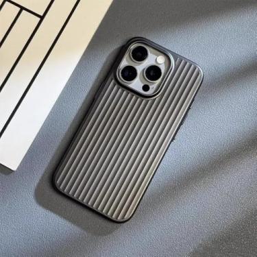 Imagem de Capa de luxo em titânio e policarbonato para iPhone 15, 14, 13 Pro Max Plus, com revestimento eletroplástico e textura ondulada na parte traseira, tamanho A2, compatível com iPhone 16 Pro.