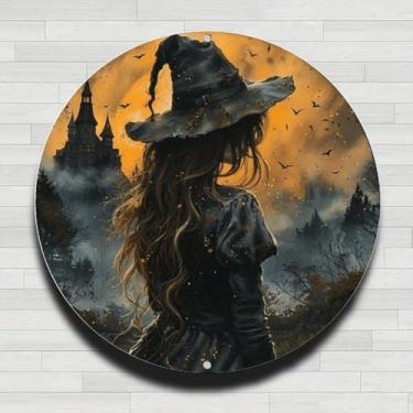 Imagem de Witch Facing Away Castle Backdrop Bats Flying Vintage Placa de parede redonda de alumínio rústico - 20 cm presentes e decoração para ambientes internos e externos para casa, escritório, café e quintal