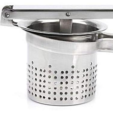 Imagem de Espremedor de Batatas Inox 10 cm Cinza – perfeito para preparar purês cremosos com praticidade e estilo! Design elegante, resistente e fácil de limpar. Encontre na Amazon e simplifique sua cozinha!