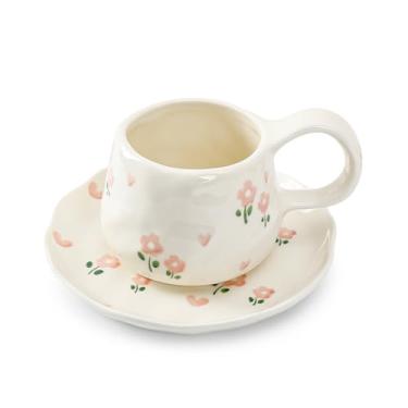 Imagem de Koythin Conjunto de canecas de café de cerâmica com pires, 250 ml / 226.8 g Caneca de café floral fofa irregular, copos de coquete para cappuccino, cacau (flores duplas)