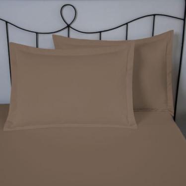 Imagem de Kit 2 Porta Travesseiros Marrom Percal 180 Fios (70x50 cm) - 80% Algodão 20% Poliéster.
