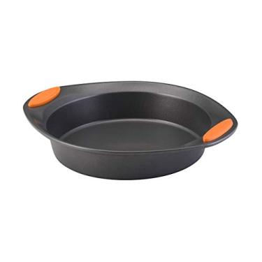 Imagem de Rachael Ray Yum -o! Assadeira antiaderente com aderências/Forma de bolo antiaderente com aderência, redonda – 22 cm, cinza