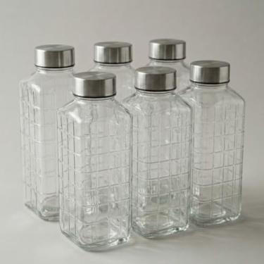 Imagem de Jogo 6 Garrafas Vidro Design Premium Para Bar Drinks Coquetéis Água Aromatizada Servir Visitas Jantar Elegante Tampa Prata Acabamento Refinado (Xadrez)