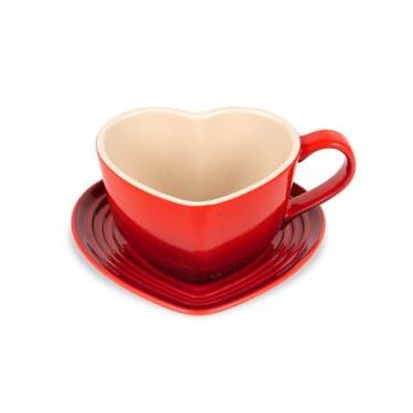 Imagem de CANECA LE CREUSET FORMATO CORAÇÃO COM PIRES EM CERÂMICA - Vermelho
