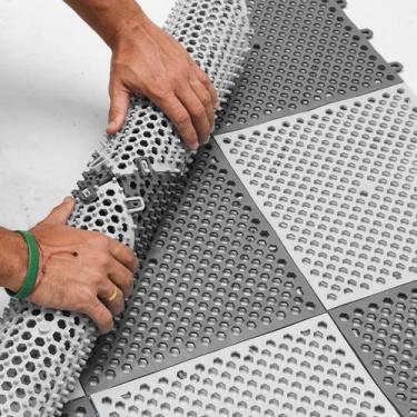 Imagem de 12 Tapete Piso Antiderrapante Estrado Pvc Banheiro Box Canil - Tribosh