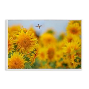 Imagem de Stupell Industries Beija-flor feliz e girassóis branco emoldurado design de arte giclée por Carrie Ann Grippo-Pike, 12 x 18