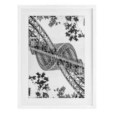 Imagem de Stupell Industries Impressão emoldurada branca surrealismo de ferro industrial design sob vidro por Robin Vandenabeele, 23 x 17