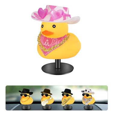 Imagem de AILOVETECK Decoração de pato de borracha para carro com plugue de pato, patos de carro para painel, pato de painel para decoração de Jeep de carro, presente para o dia dos namorados, chapéu rosa amor