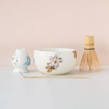 Imagem de LezayXtra Conjunto Matcha – Conjunto de batedor matcha de cerâmica com esmalte salpicado brilhante, fácil de limpar e despejar, kit completo de tigela Matcha com 4, 500 ml, oliva polida (flor)