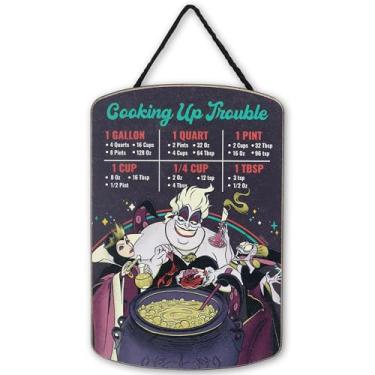 Imagem de Disney Villains Cooking Up Trouble Placa de medição de madeira pendurada - Tabela de conversão de cozinha de vilões travessos para casa