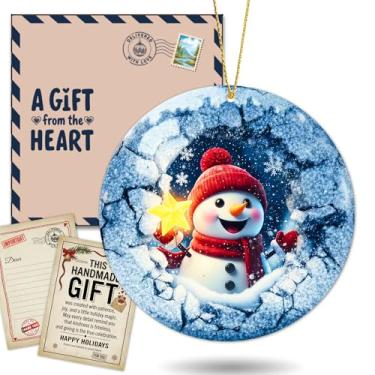 Imagem de Ornamento de boneco de neve 2025 – enfeite de árvore de Natal de acrílico redondo 3D (9 cm), ornamentos de boneco de neve para árvore de Natal, efeito de vitral, com cartão de história, espelho de