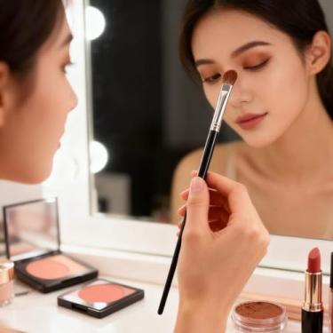 Imagem de 1 escova de olhos com borrão de delineador de cabeça pequena, kit de sobrancelhas, ferramenta macia, pincel de delineador firme para sombra, gel em pó, creme (preto, grande)