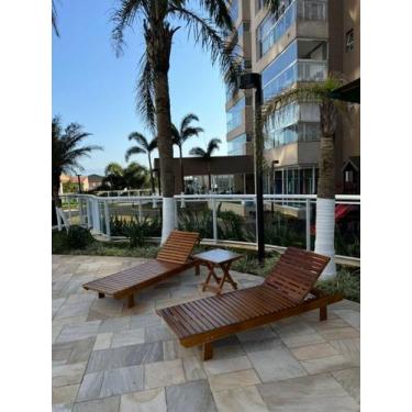 Imagem de Combo com 2 Espreguiçadeiras Ajustáveis de Madeira com Mesinha de Apoi