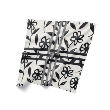 Imagem de Canga Saída Praia Estampa Floral Preta/Branca 125X125cm Bali - PRESENT