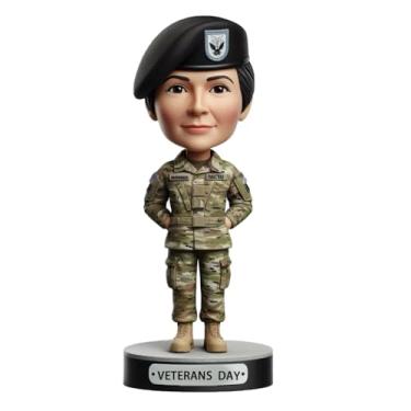 Imagem de Bobblehead militar feminina em boina e camuflagem feita à mão personalizada a partir da sua foto, excelente presente para amigas veteranas femininas ideal para decorar quartos para honrar sua jornada
