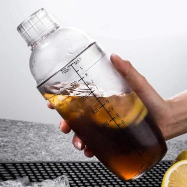 Imagem de Coqueteleira de plástico de 700 ml com balança e coador, coqueteleira de plástico transparente, garrafa misturadora de vinho, garrafa de medição de chá, para uso doméstico e festa em bar (22 x 8 cm)