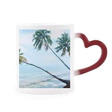 Imagem de Caneca com imagem de árvore verde Ocean Beach sensível ao calor vermelha muda de cor