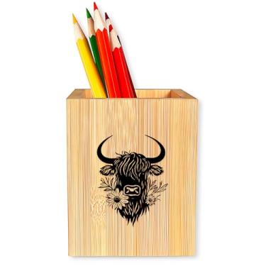 Imagem de BJDAMAI Porta-canetas Highland Cow para mesa, porta-copos de madeira para organizador de canetas de escritório, acessórios decorativos de mesa para casa, presentes para mulheres e meninas!