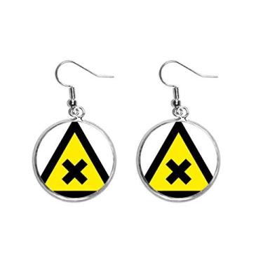 Imagem de Símbolo de aviso amarelo preto triângulo proibido brinco pendente prata joia feminina