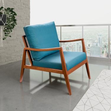 Imagem de Poltrona de Madeira Maciça Tauari com Tecido Impermeável e Rattan Natural Amina Living Outdoor Imbuia/Azul