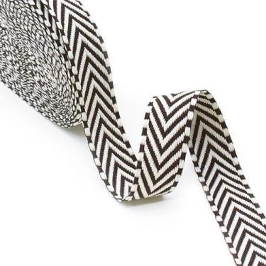 Imagem de Fita Galão Chevron Marwan 20mm - 10 Metros, 110 - MARROM