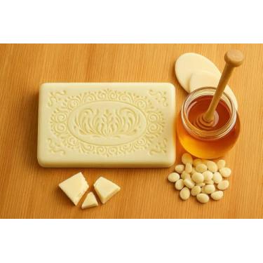 Imagem de Sabonete Artesanal de Chocolate Branco (Chocolate Branco e Mel)