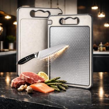Imagem de Tábua de Corte Inox para Cozinha Dupla Face Aço Inoxidável PP Superfície Higiênica para Carnes Vegetais Afiador Integrado Canaletas Antirespingo Base Antiderrapante Alça Ergonômica Linha Rhead Premium