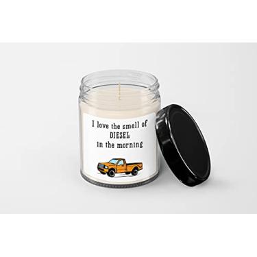Imagem de Vela I Love The Smell of Diesel in The Morning - Vela de cera de soja - Vela derramada à mão - Vela perfumada de baunilha de 255 g - Pote de vela