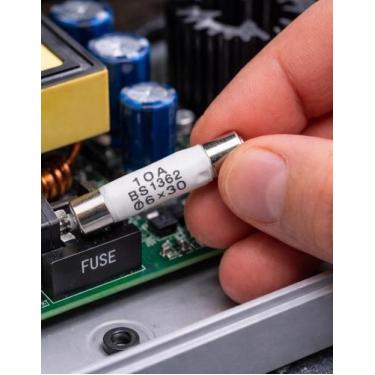 Imagem de Fusível de Cerâmica 10A - 250V para Microondas 16x30 - Alta Durabilida