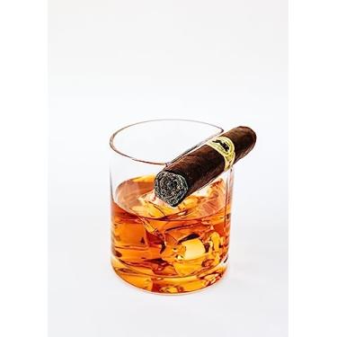 Imagem de Vidro Whiskey Old Fashioned com suporte de charuto montado na parte superior