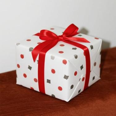 Imagem de 2 rolos de fitas de cetim, fita de poliéster dupla face de 1,4 cm x 24 metros para artesanato DIY, fitas finas de tecido de cor sólida para embrulhar decoração de festa de casamento (vermelho)