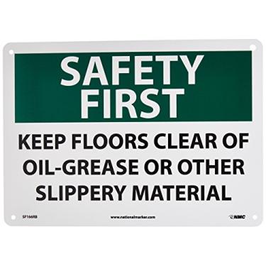 Imagem de NMC SF166RB Placa OSHA, Legend "Safety First - Keep Floors Clear of Oil-Grease Or Other Slippery Material", 35,5 cm de comprimento x 25,4 cm de altura, plástico rígido, preto/verde sobre branco