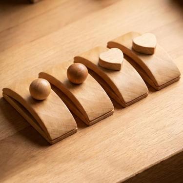 Imagem de Pacote com 4 cabides de colcha para parede para exibição, grampos de cobertor, clipes de parede de madeira para pendurar, cabides de tapeçaria, colchas, tapeçarias, tapetes, arte de fibra e muito mais