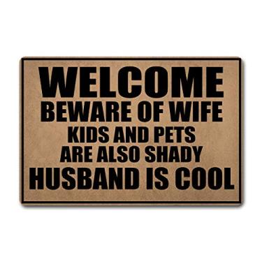 Imagem de Tapete de porta divertido Welcome Beware Of Wife Kids Are Shady Husband Is Cool personalizado capacho com parte traseira de borracha antiderrapante (23,6 x 15,7 polegadas) tapetes para área de presente para a entrada maneira interior tapetes inovadores