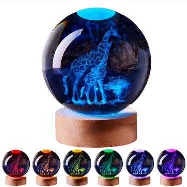 Imagem de Luz noturna grande de girafa 3D com base de madeira, lâmpada de cristal de girafas presente para crianças, esposa e amigas, mudança de cor com controle remoto, lâmpada de esfera de vidro de 8 cm