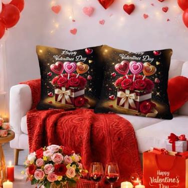 Imagem de HOMETITUTE Conjunto de 2 capas de almofada de dia dos namorados 45,7 x 45,7 cm, decoração macia, coração, pirulito, rosas, caixa de presente, tema de amor, capas de almofada quadradas de cetim para