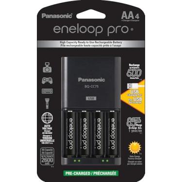 Imagem de Carregador de bateria avançado Panasonic K-KJ75KHC4BA com porta de carregamento USB e 4AA Eneloop Pro de alta capacidade, preto