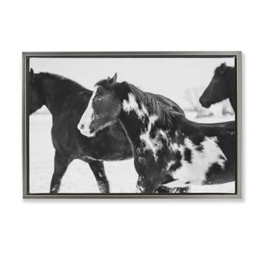 Imagem de Stupell Industries Design de arte de parede em tela flutuante cinza com cavalos de inverno preto e branco por Amy Carroll, 43 x 63 cm