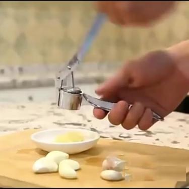 Imagem de Espremedor de alho de aço inoxidável – Ferramenta de picar sem esforço, cabo ergonômico de 15 cm, utensílio de cozinha seguro para máquina de lavar louça para cozinheiros e chefs domésticos