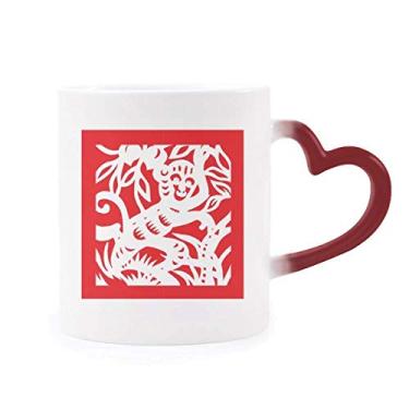Imagem de Caneca de grés cortada em papel macaco animal chinês zodíaco sensível ao calor Caneca vermelha que muda de cor