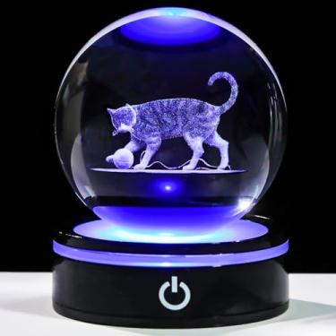 Imagem de YWHL Estatueta de gato 3D bola de cristal com base de LED colorida, presente de estátua de gato gravada a laser para mulheres e homens para aniversário de Natal, bola decorativa de animais de vidro