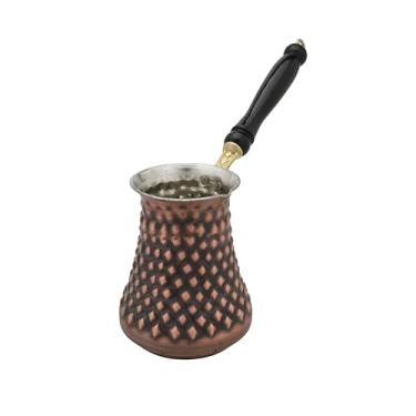 Imagem de A maior e mais espessa cafeteira antiga de estilo turco conhecida como Cezve-Copper Turco Coffee Pot com cabo de madeira - bordado de pirâmide feito à mão em cobre de 1 mm de espessura