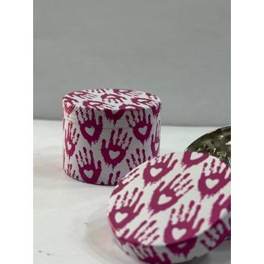 Imagem de Dichavador Moedor Manual de Ervas e Sementes De Ferro Grande Desenhado (Rosa)