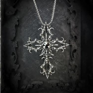 Imagem de 1 lindo colar com pingente de prata antiga de aço inoxidável cravejado de diamante de girassol malvado perfurado, adequado para uso diário feminino, encontros, festas de Halloween, danças e