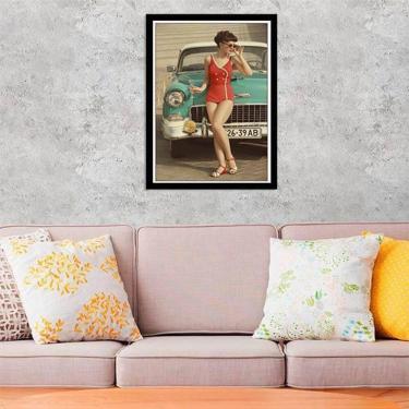 Imagem de Quadro Decorativo Mulher com Carro dos Anos 50