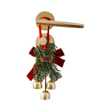 Imagem de Decoração De Porta De Natal: Sinos De Natal, Laço De Veludo, Pinhas - 