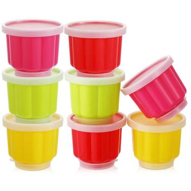Imagem de LOYIM Pacote com 8 copos de plástico pequenos com tampas - moldes de sobremesa de plástico reutilizáveis para gelatina, gelatina, sorvete - Recipientes pequenos para freezer para alimentos e