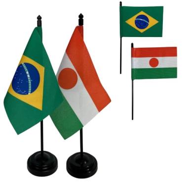 Imagem de Kit Bandeiras de Mesa Brasil e Níger, Base e Haste em Plástico Preto, Tecido Oxford, Uma Face