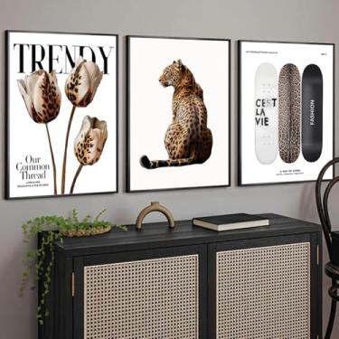 Imagem de Conjunto de 3 peças modernas de arte de parede em tela leopardo elegante feminina estética dourada rosa skate estampas de quarto infantil estética chita decoração de parede fotos para quarto feminino