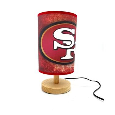 Imagem de Frameless SF Candeeiro de mesa com base de madeira de futebol americano com lâmpada de cabeceira de desenho animado luz noturna ótima decoração ou ideias de presente